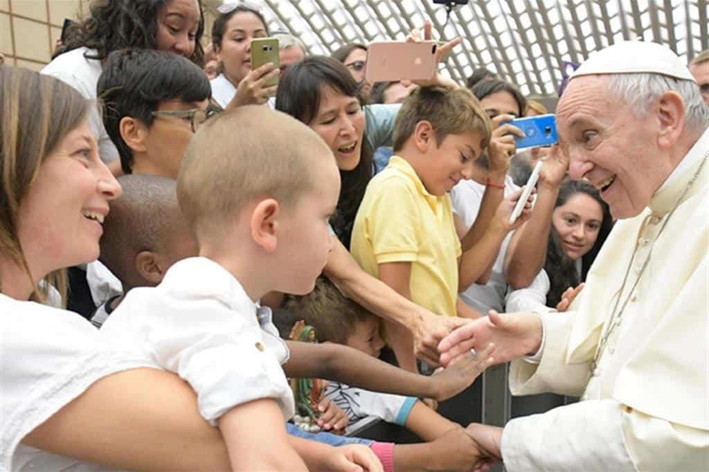 Udienza. Papa Francesco: asciugare le lacrime dei bambini ...